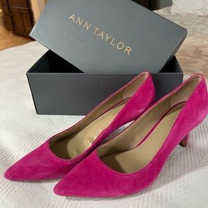 Ann Taylor Eryn2 suede Kitten pump size 7.5